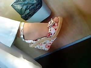 Attractive mature feet in shoes CANDID